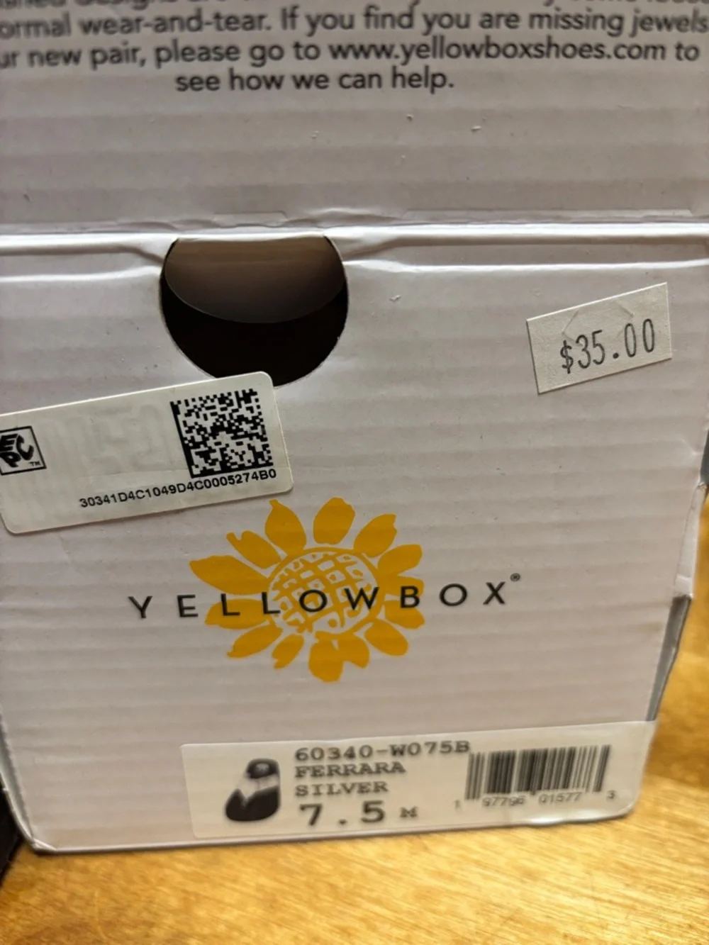 Yellow Box Women's Chevron Flip Flops in Black, Red, Orange new in box 7.5 - Picture 2 of 8